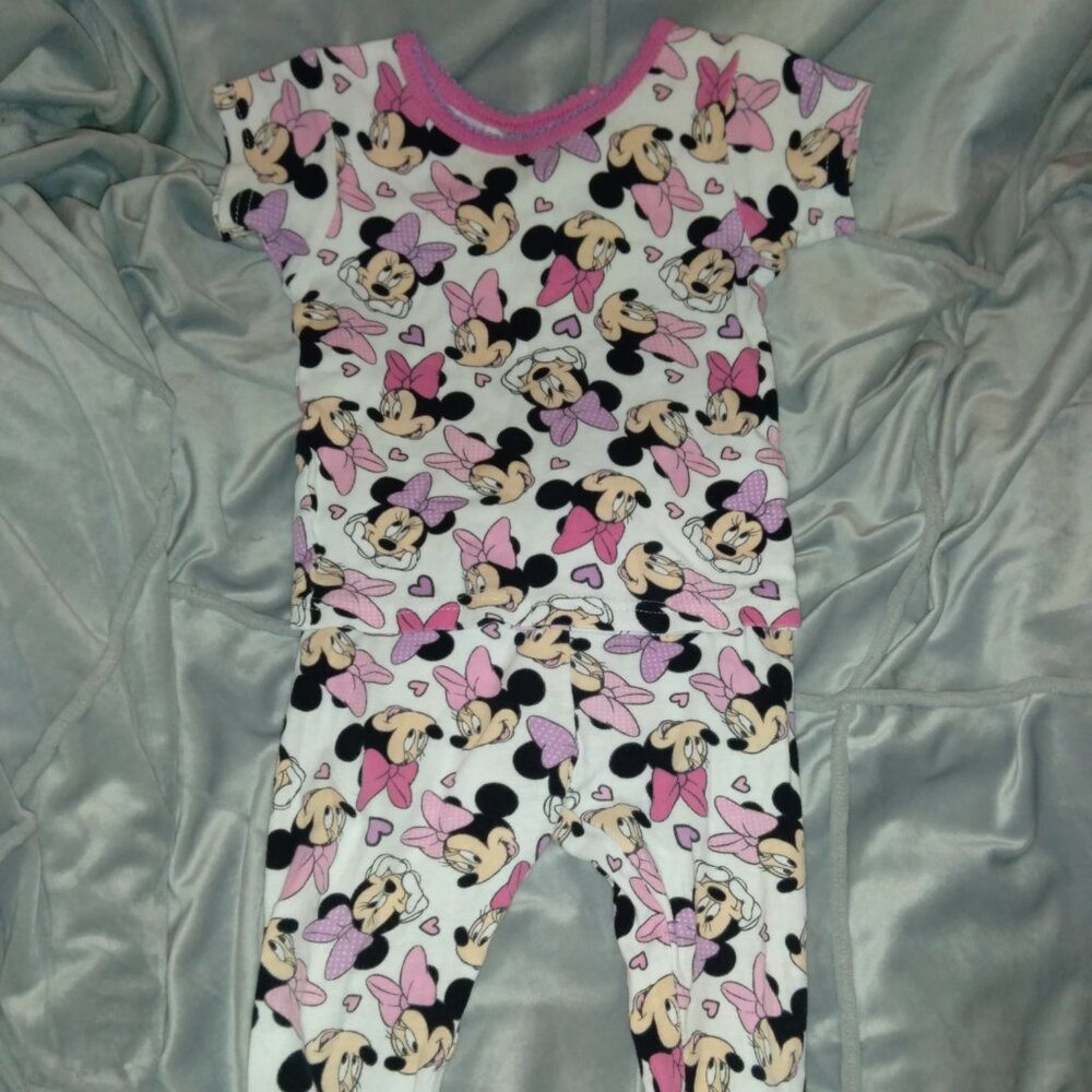 Minnie mouse 2 piece pajama set 24 month.                   B20